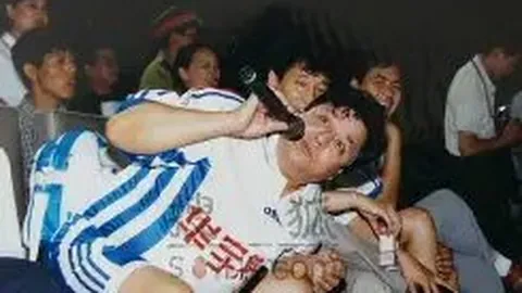 李发彬在卡塔尔举重大奖赛中勇夺抓举金牌