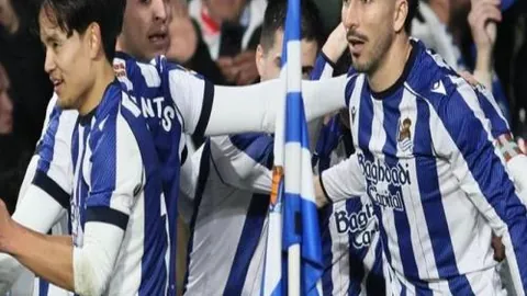 国安深圳2-2战平，张玉宁破门 周鑫、晋鹏翔染红