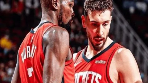 揭秘利物浦过往困境根源，斯洛特现状疑云密布，真相究竟在哪？